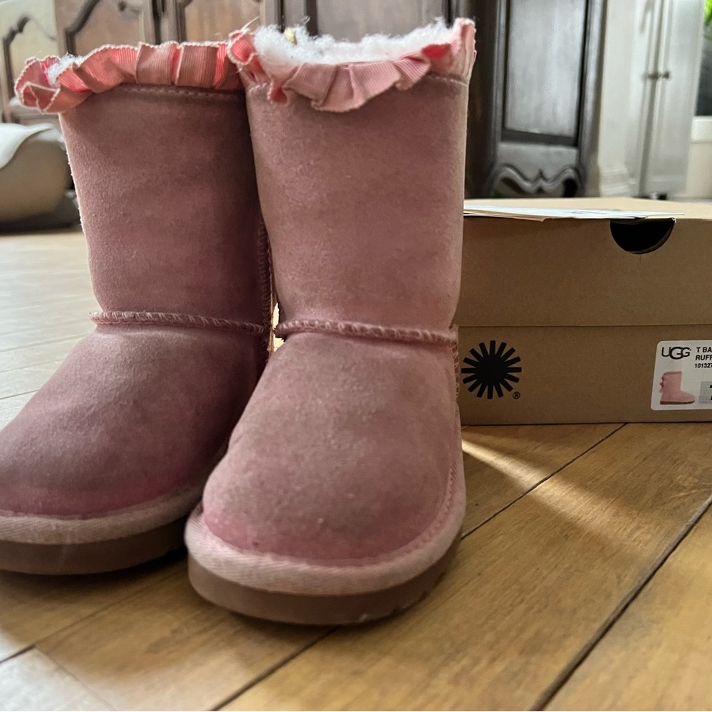 UGG Bailey Bow Boot with Ruffle - Size 7